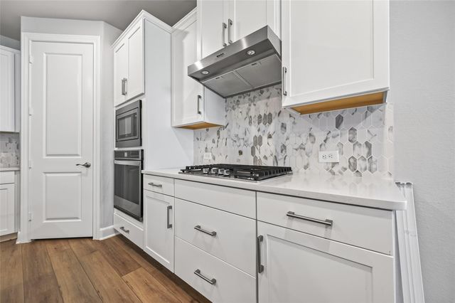 7046 Lauren Oak Drive, Conroe, TX 77304
