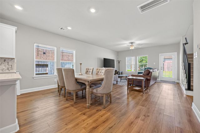 7046 Lauren Oak Drive, Conroe, TX 77304