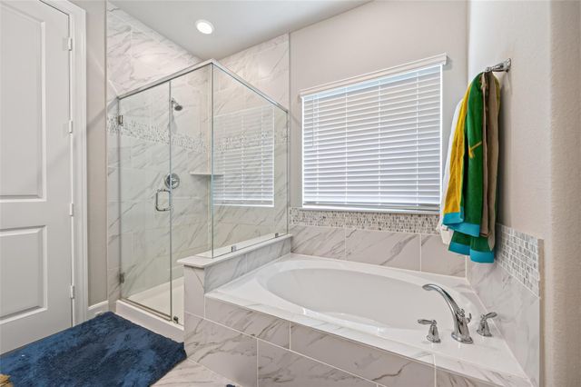 7046 Lauren Oak Drive, Conroe, TX 77304