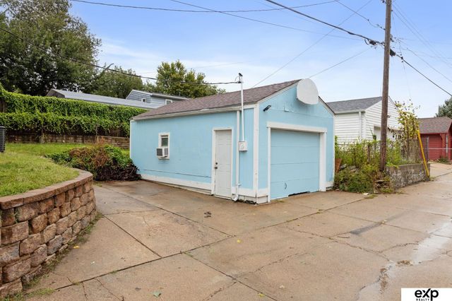 1911 W Street, Omaha, NE 68107