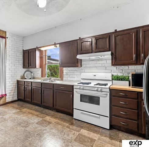 1911 W Street, Omaha, NE 68107