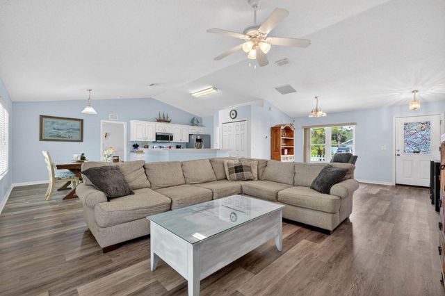 9 SEPTEMBER PLACE, Palm Coast, FL 32164