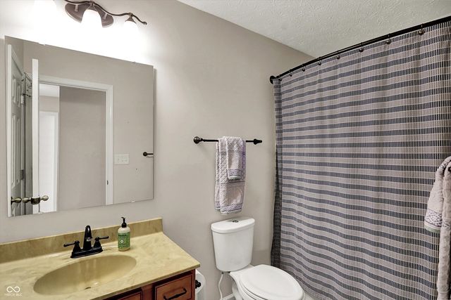 6234 Eagles Nest Boulevard, Zionsville, IN 46077