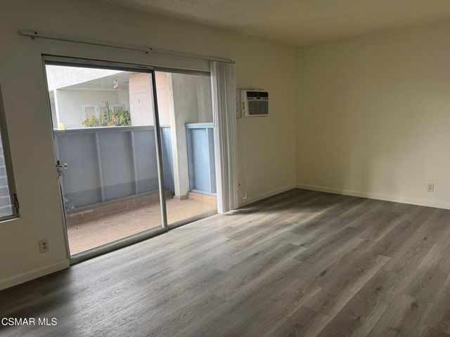 13507 Victory Boulevard 11, Van Nuys, CA 91401