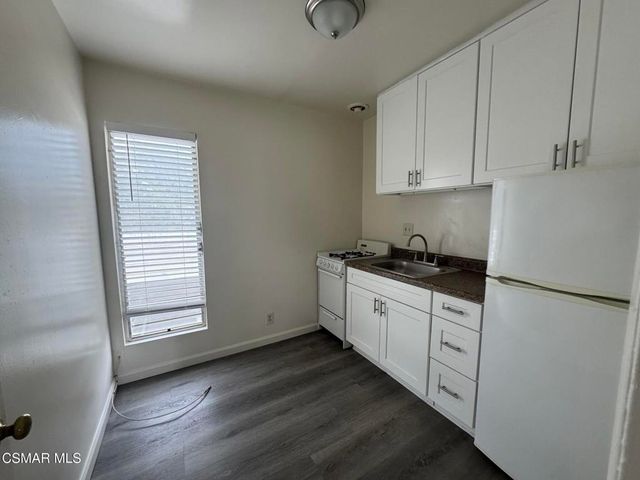 13507 Victory Boulevard 11, Van Nuys, CA 91401