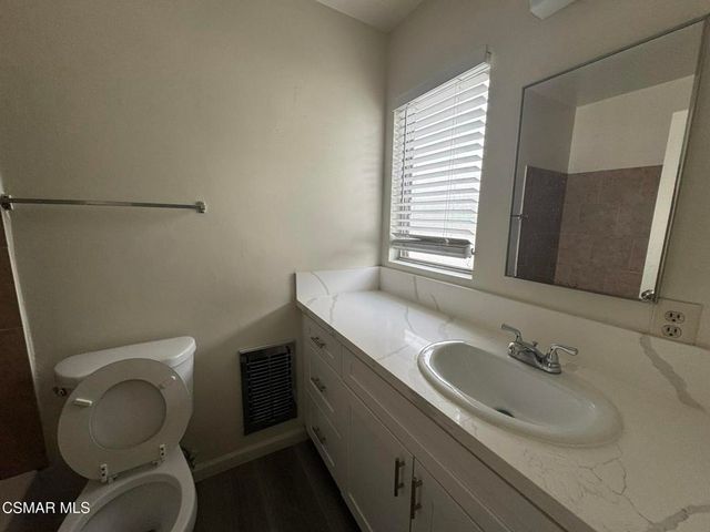 13507 Victory Boulevard 11, Van Nuys, CA 91401