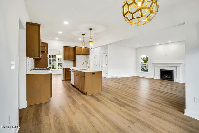 11 Stone Creek Drive, East Greenbush, NY 12061