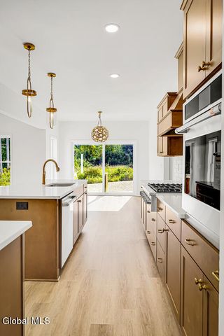 11 Stone Creek Drive, East Greenbush, NY 12061