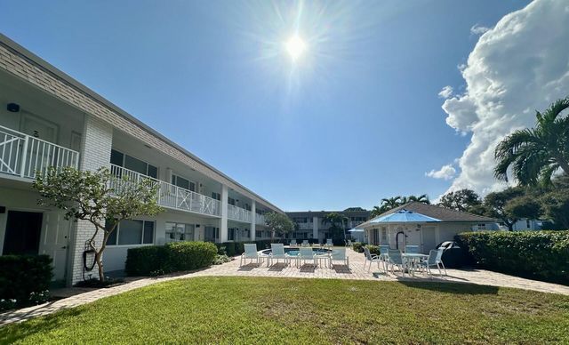 1001 NE 8th Avenue 102, Delray Beach, FL 33483