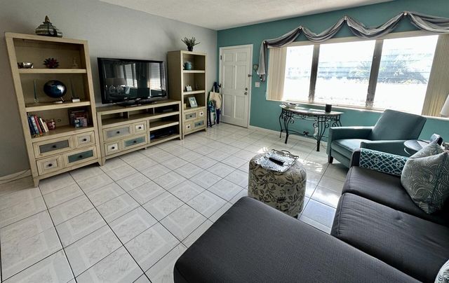 1001 NE 8th Avenue 102, Delray Beach, FL 33483