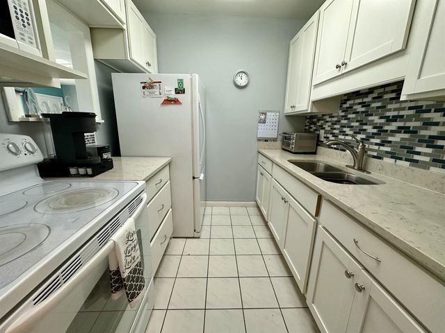 1001 NE 8th Avenue 102, Delray Beach, FL 33483