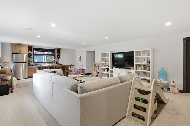 8777 S Cottonwood Circle, Eau Claire, WI 54701