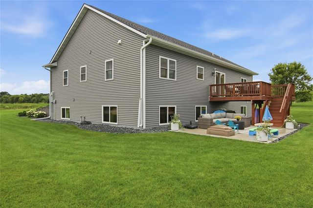 8777 S Cottonwood Circle, Eau Claire, WI 54701