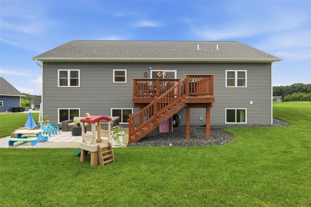 8777 S Cottonwood Circle, Eau Claire, WI 54701