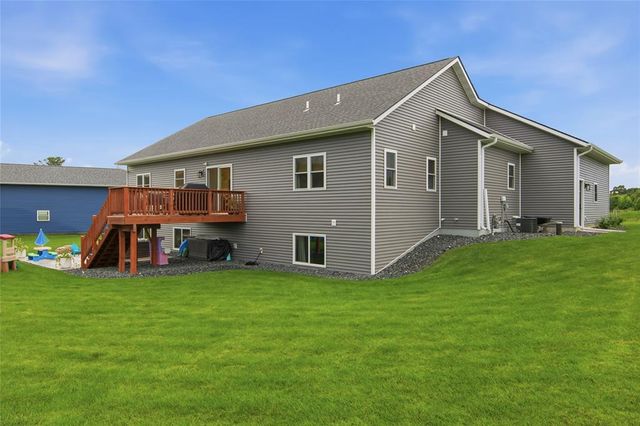 8777 S Cottonwood Circle, Eau Claire, WI 54701