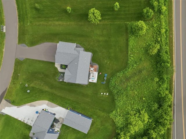 8777 S Cottonwood Circle, Eau Claire, WI 54701