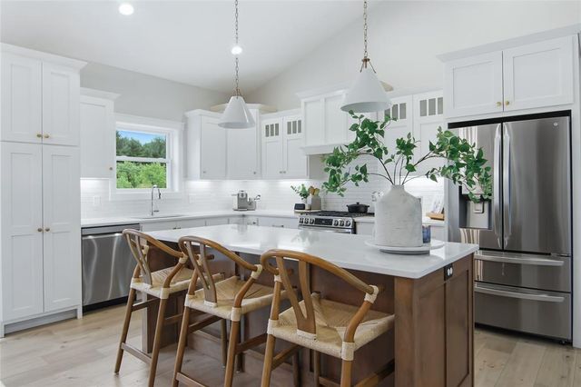 8777 S Cottonwood Circle, Eau Claire, WI 54701