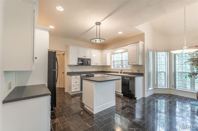 2566 Stone Ridge Drive, Poplar Bluff, MO 63901