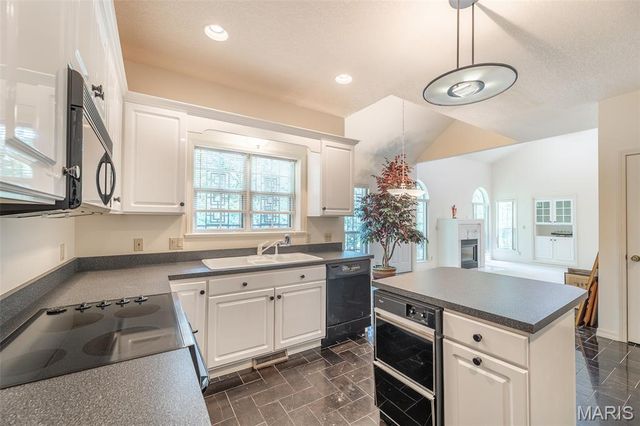 2566 Stone Ridge Drive, Poplar Bluff, MO 63901