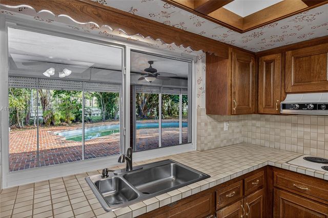 6621 E Tropical Way, Plantation, FL 33317