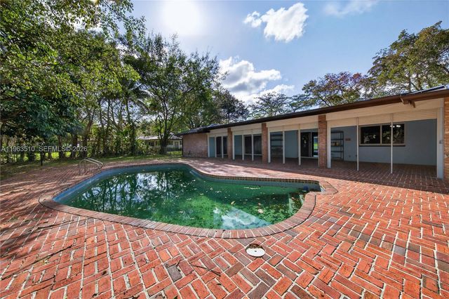 6621 E Tropical Way, Plantation, FL 33317