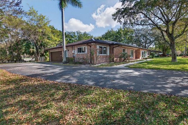 6621 E Tropical Way, Plantation, FL 33317