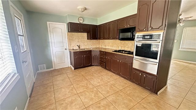805 Avenue L, Conroe, TX 77301