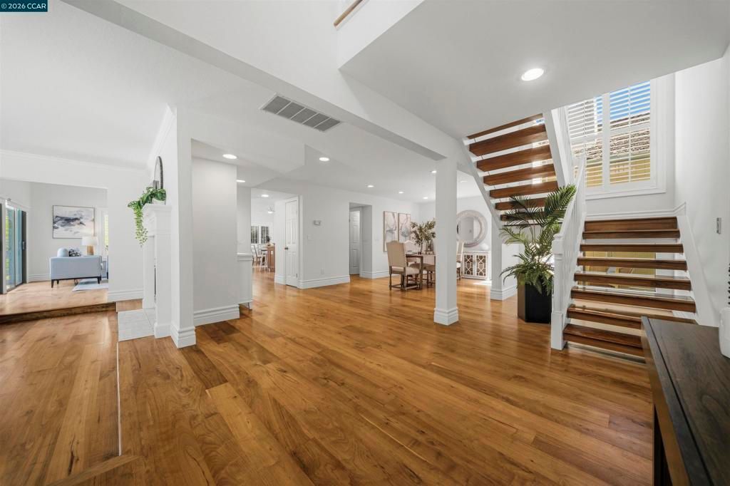 Image 12 of property listing at 951 Redwood Dr, Danville, CA 94506
