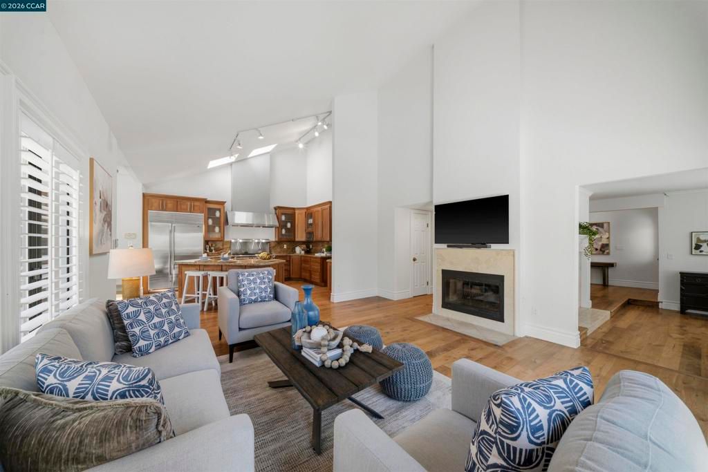 Image 18 of property listing at 951 Redwood Dr, Danville, CA 94506