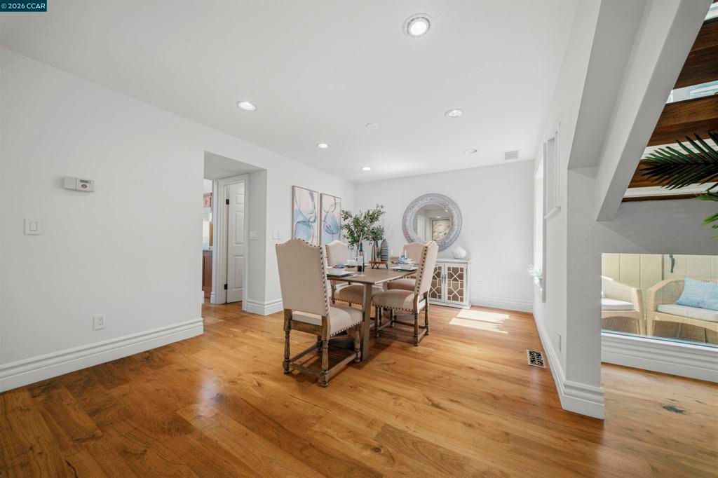 Image 28 of property listing at 951 Redwood Dr, Danville, CA 94506