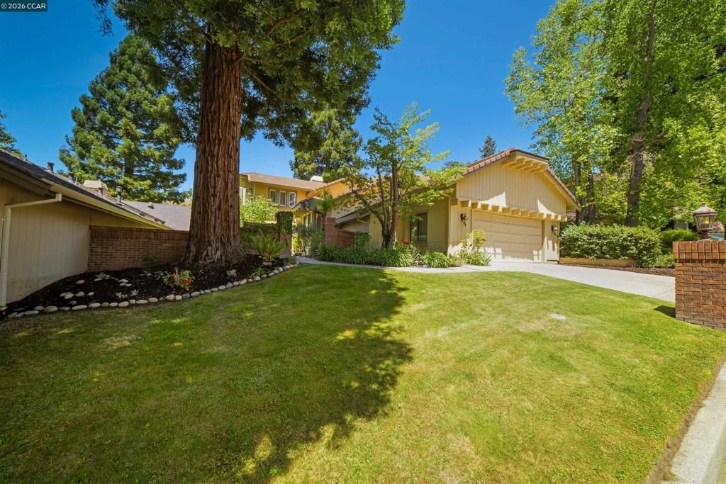 Image 3 of property listing at 951 Redwood Dr, Danville, CA 94506