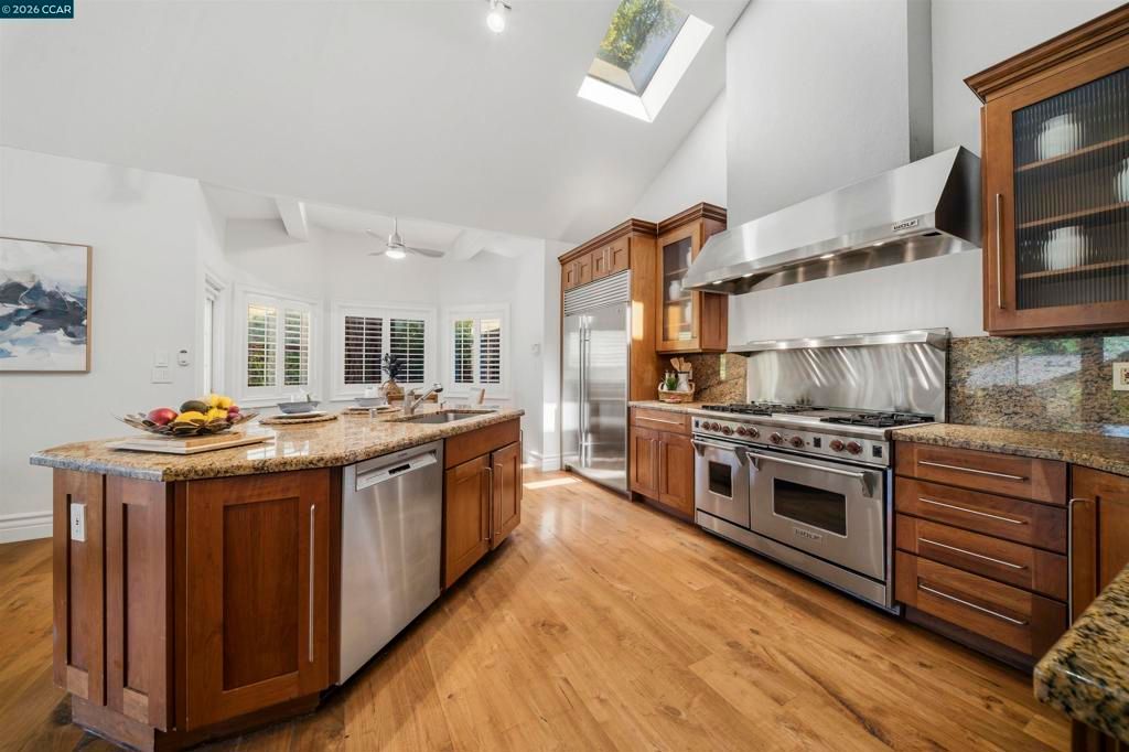 Image 6 of property listing at 951 Redwood Dr, Danville, CA 94506