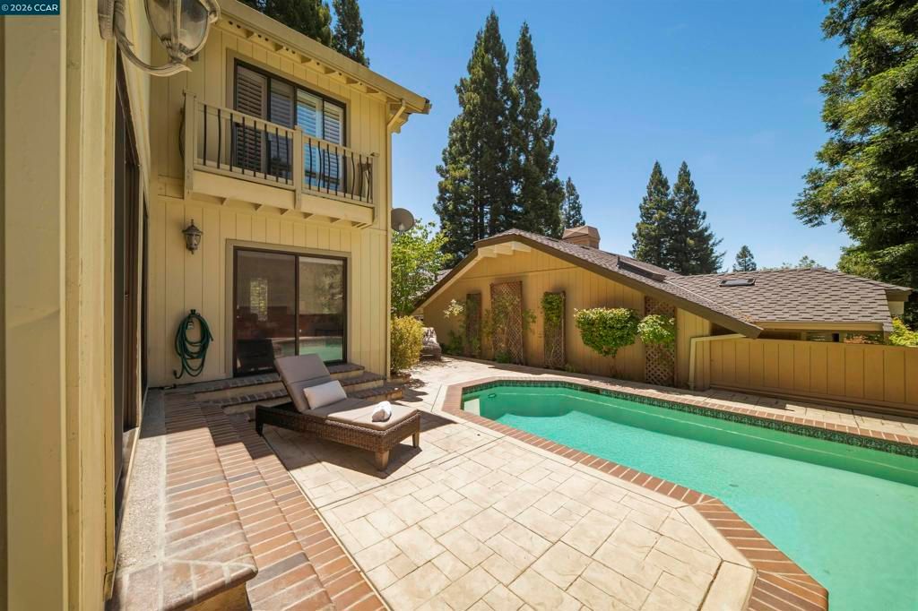 Image 73 of property listing at 951 Redwood Dr, Danville, CA 94506