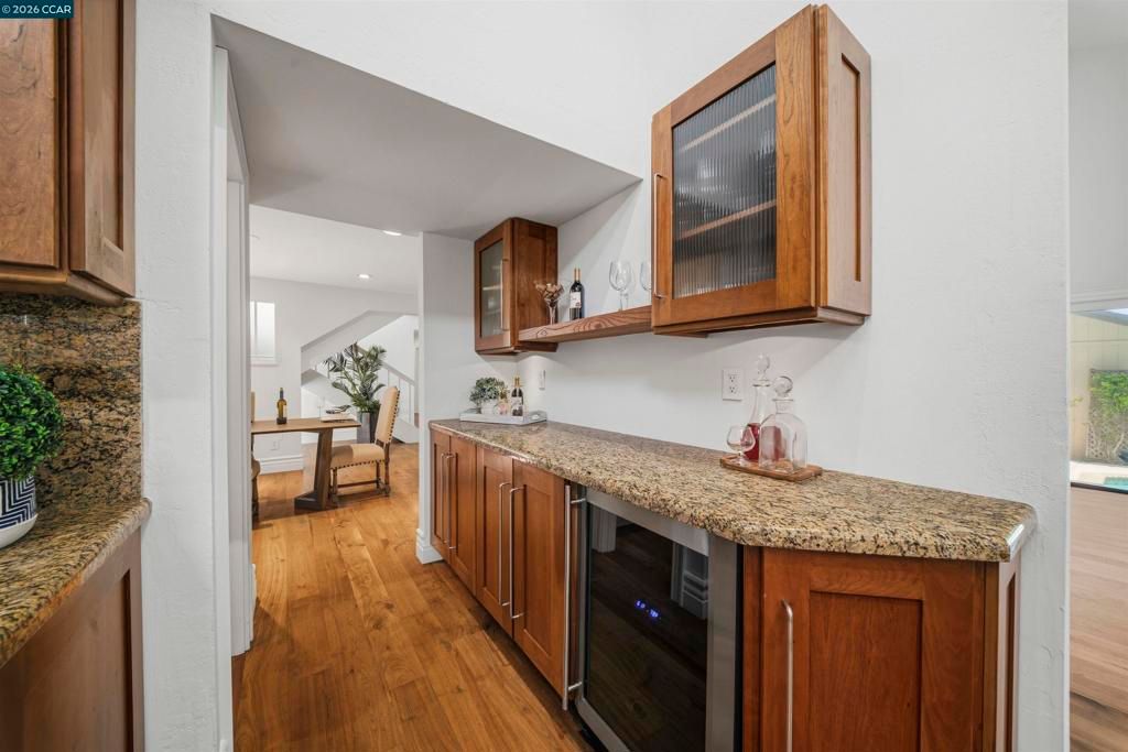 Image 9 of property listing at 951 Redwood Dr, Danville, CA 94506