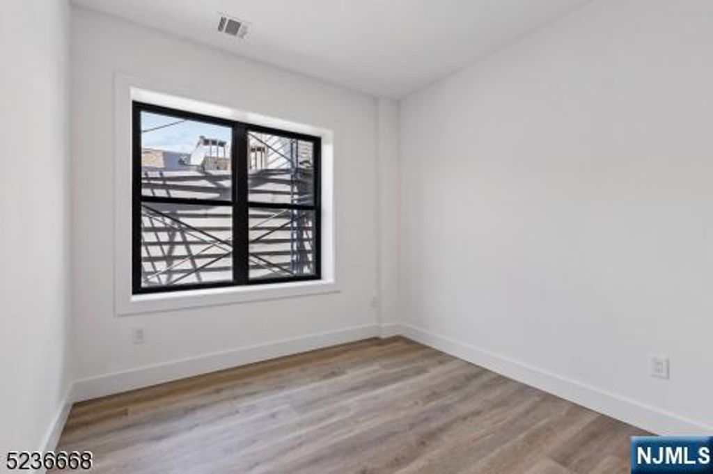 189 Dayton 205, Passaic, NJ 07055