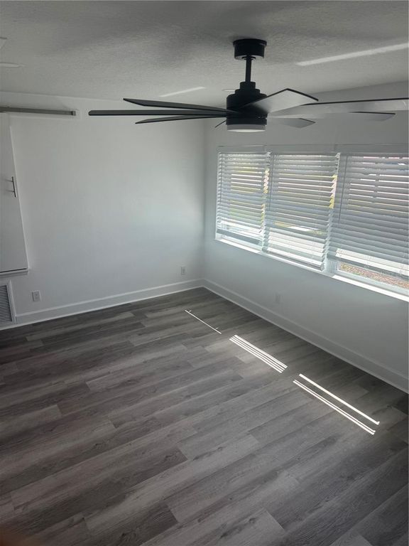 Image 14 of property listing at 3527 18TH AVENUE S, St Petersburg, FL 33711