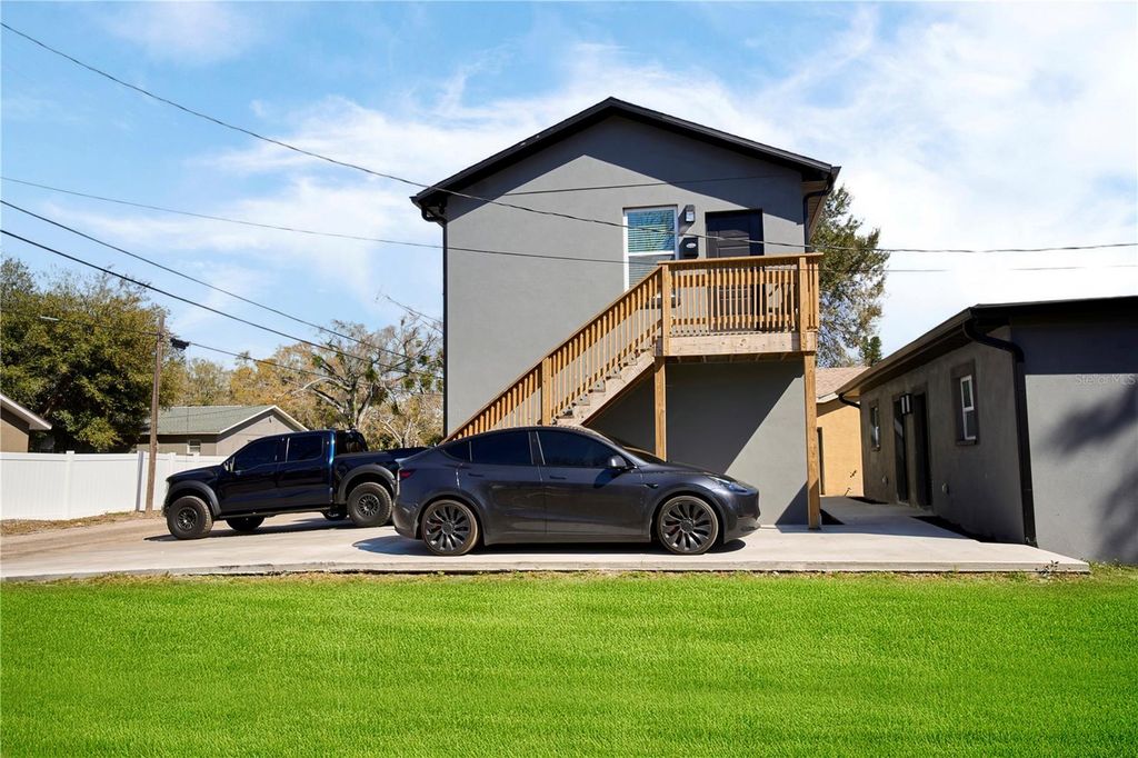 Image 19 of property listing at 3527 18TH AVENUE S, St Petersburg, FL 33711