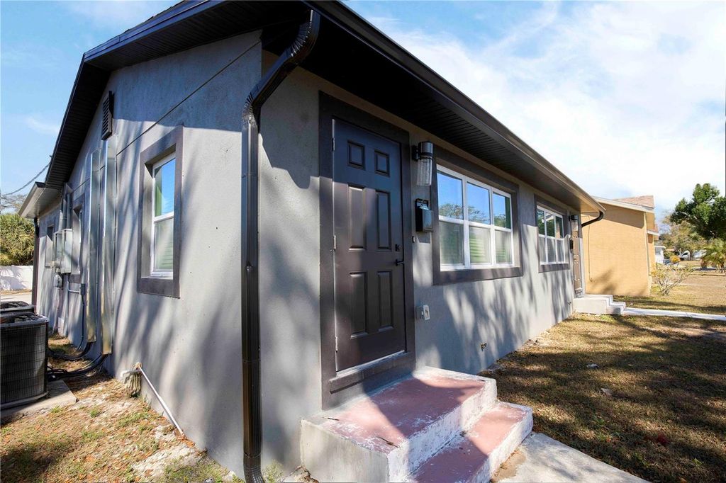 Image 6 of property listing at 3527 18TH AVENUE S, St Petersburg, FL 33711