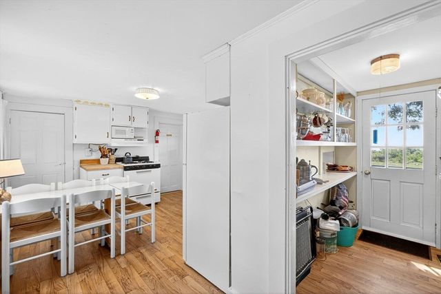 10 Cartway N, Eastham, MA 02642