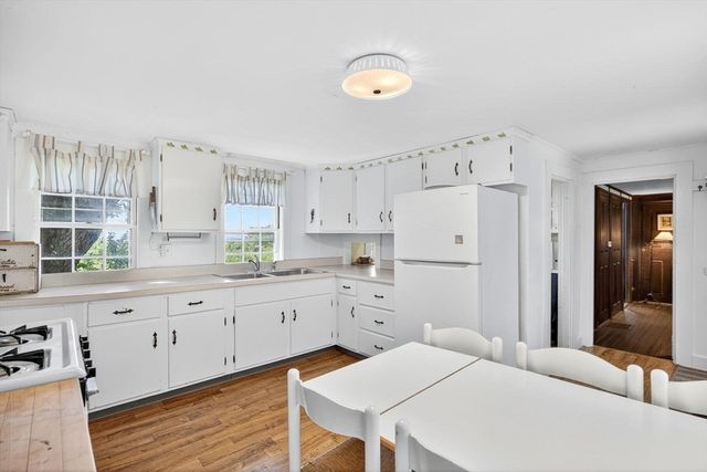 10 Cartway N, Eastham, MA 02642