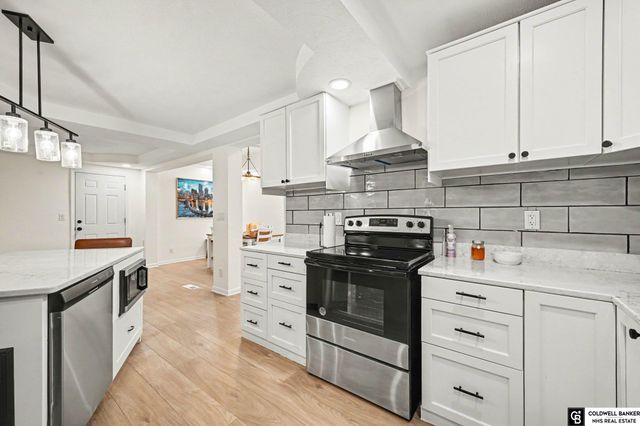 8525 Lafayette Avenue, Omaha, NE 68114
