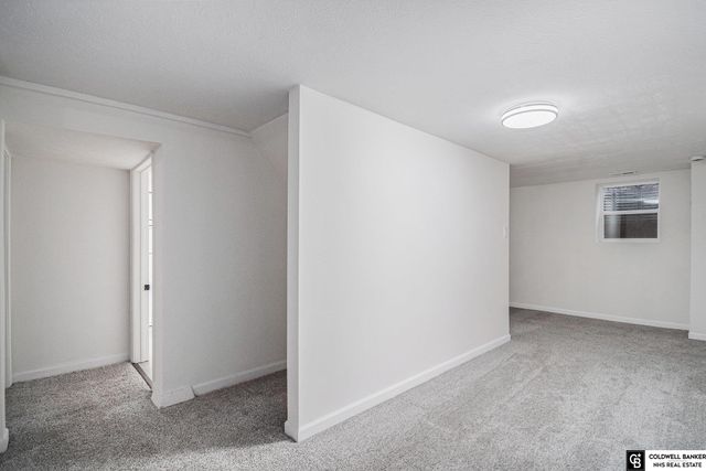 8525 Lafayette Avenue, Omaha, NE 68114