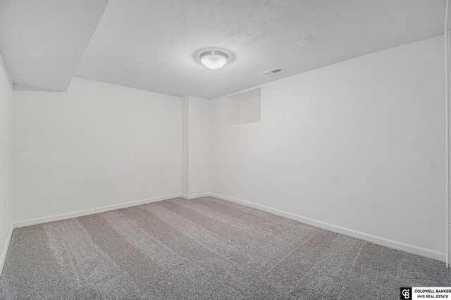 8525 Lafayette Avenue, Omaha, NE 68114