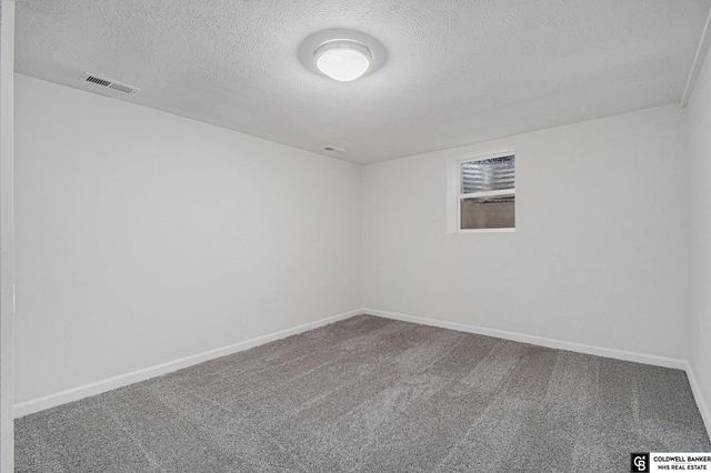 8525 Lafayette Avenue, Omaha, NE 68114
