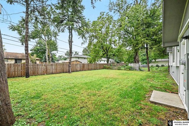 8525 Lafayette Avenue, Omaha, NE 68114
