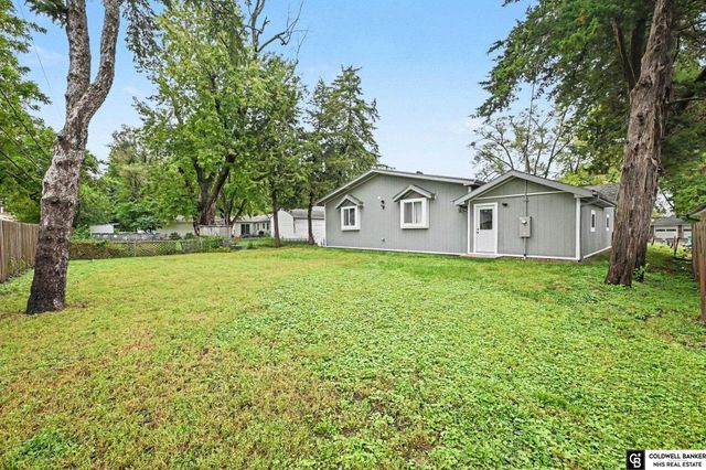 8525 Lafayette Avenue, Omaha, NE 68114