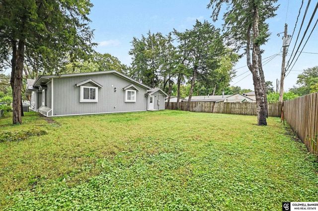 8525 Lafayette Avenue, Omaha, NE 68114