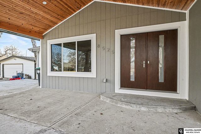 8525 Lafayette Avenue, Omaha, NE 68114