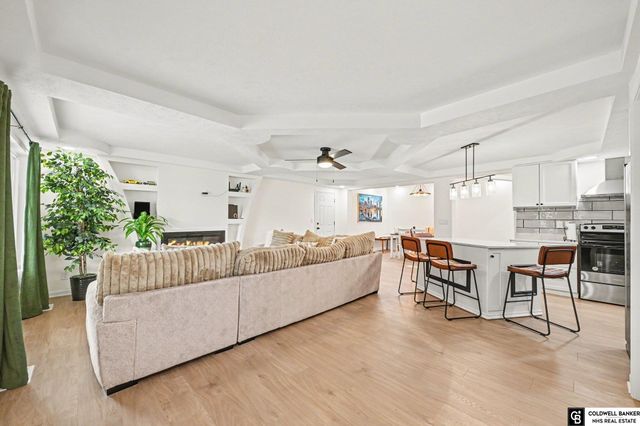 8525 Lafayette Avenue, Omaha, NE 68114
