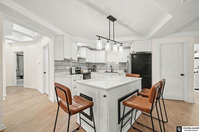 8525 Lafayette Avenue, Omaha, NE 68114